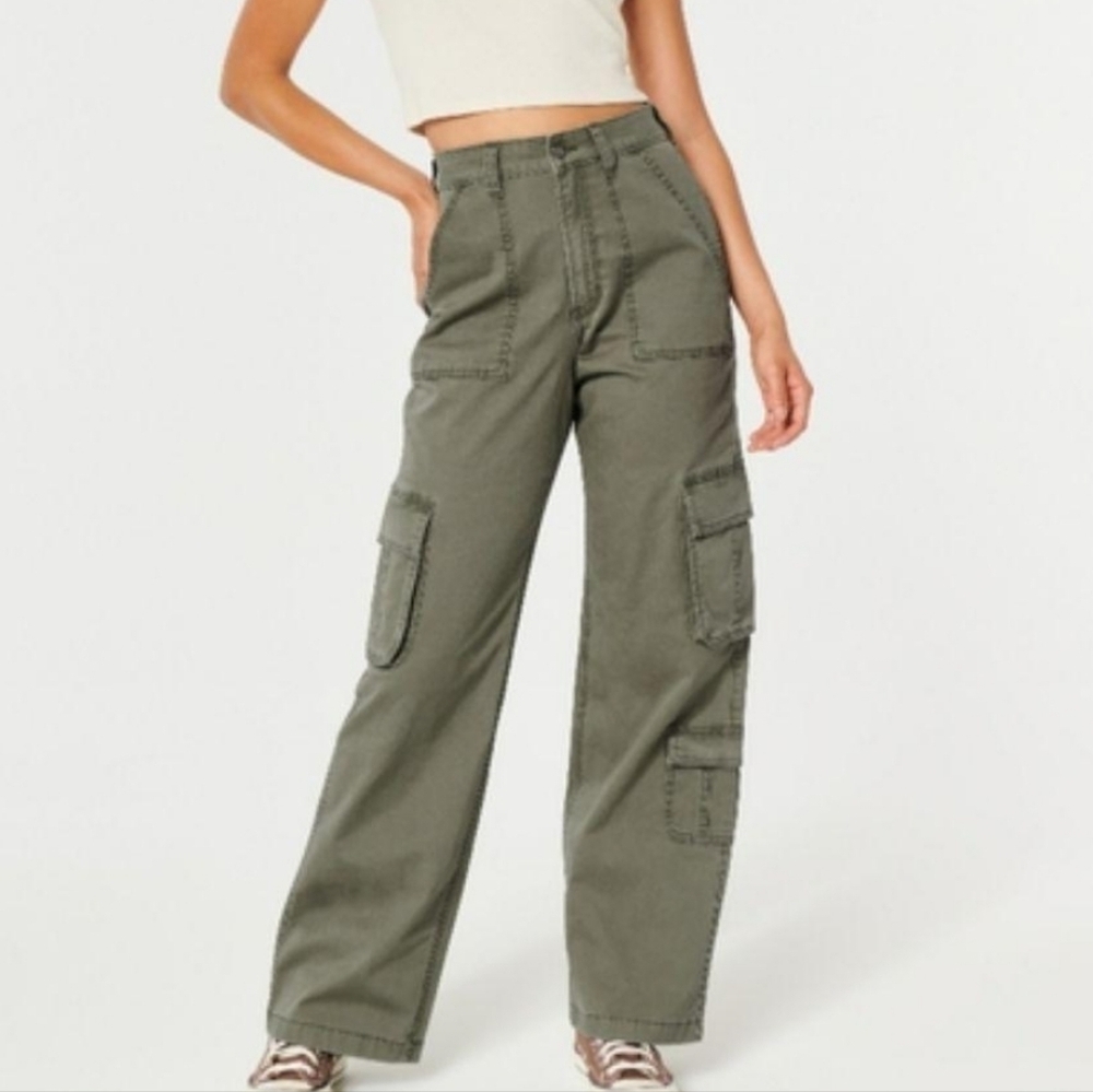 Hollister Ultra High Rise Baggy Cargo Wide-Leg Pants
